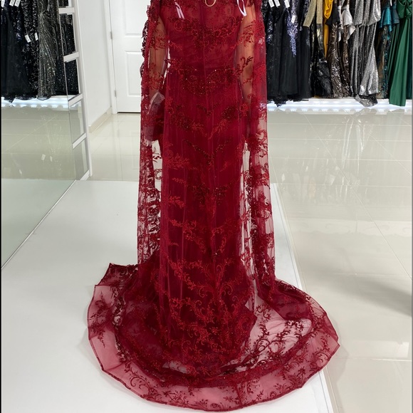 GORGEOUS DRESS - Picture 4 of 6